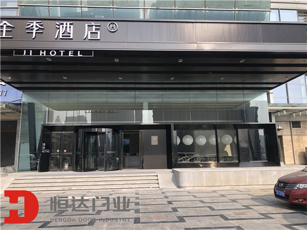 崂山全季酒店（金融中心店）三翼手动旋转门
