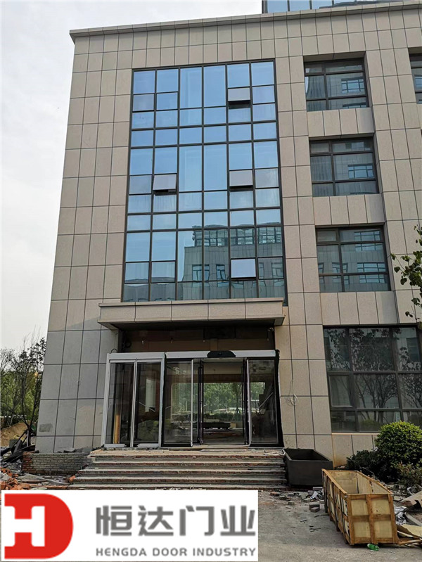胶州全季酒店自动平滑感应门及地弹簧门双层门区完成施工
